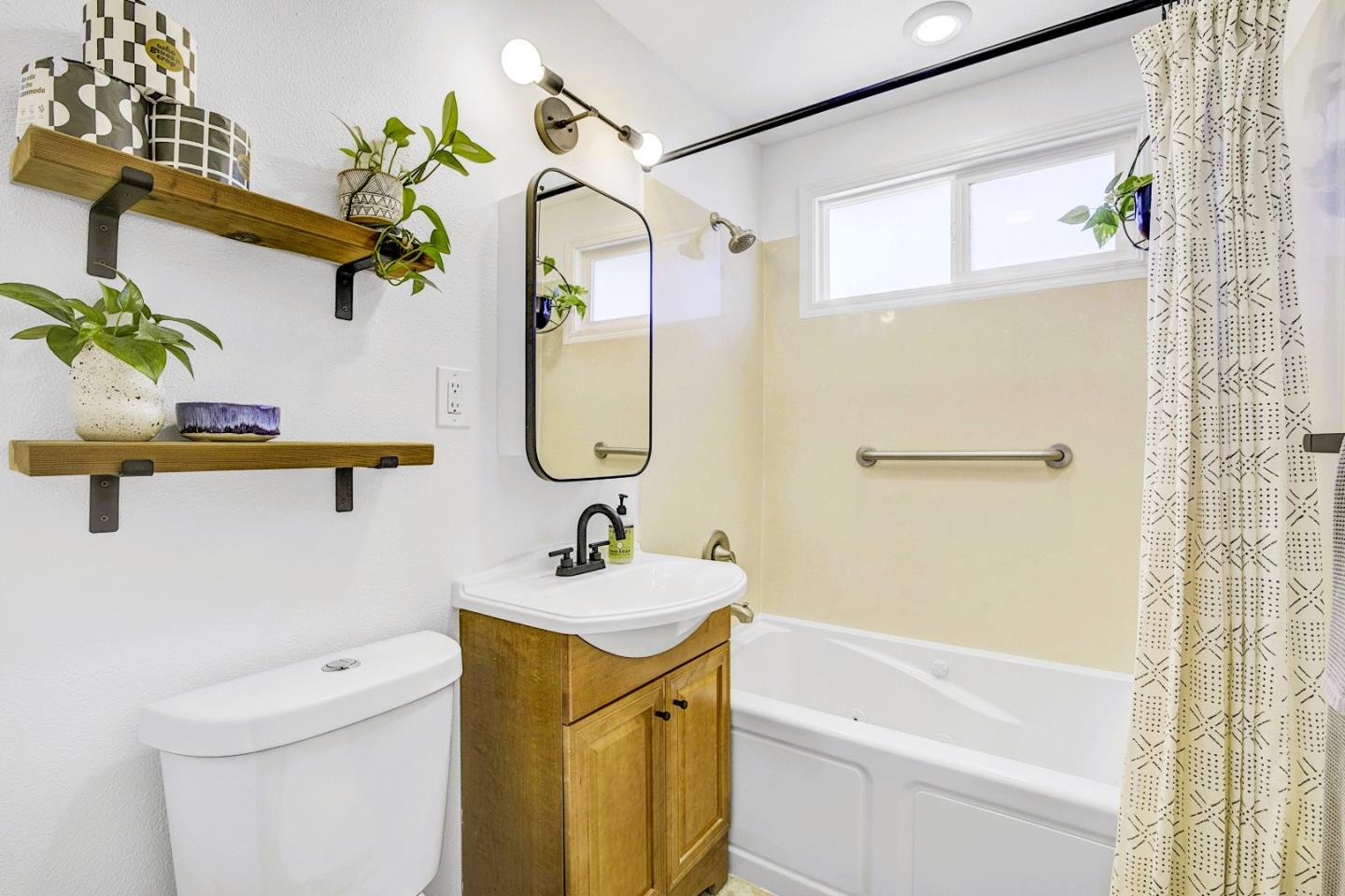 Detail Gallery Image 25 of 47 For 1043 Aragon Ct, Pacifica,  CA 94044 - 3 Beds | 2 Baths
