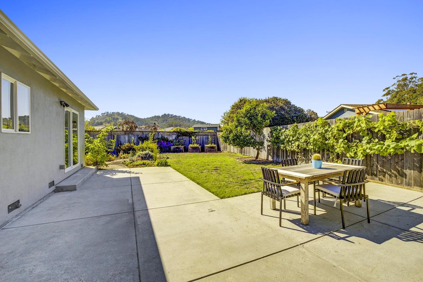 Detail Gallery Image 32 of 47 For 1043 Aragon Ct, Pacifica,  CA 94044 - 3 Beds | 2 Baths
