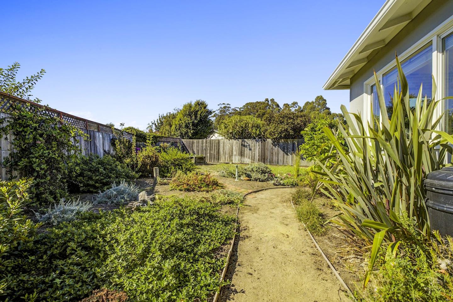 Detail Gallery Image 36 of 47 For 1043 Aragon Ct, Pacifica,  CA 94044 - 3 Beds | 2 Baths