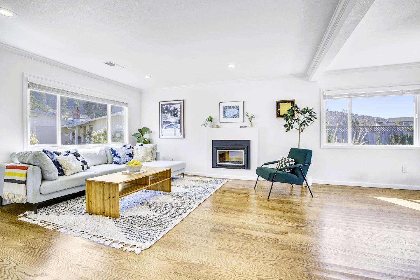 Detail Gallery Image 4 of 47 For 1043 Aragon Ct, Pacifica,  CA 94044 - 3 Beds | 2 Baths