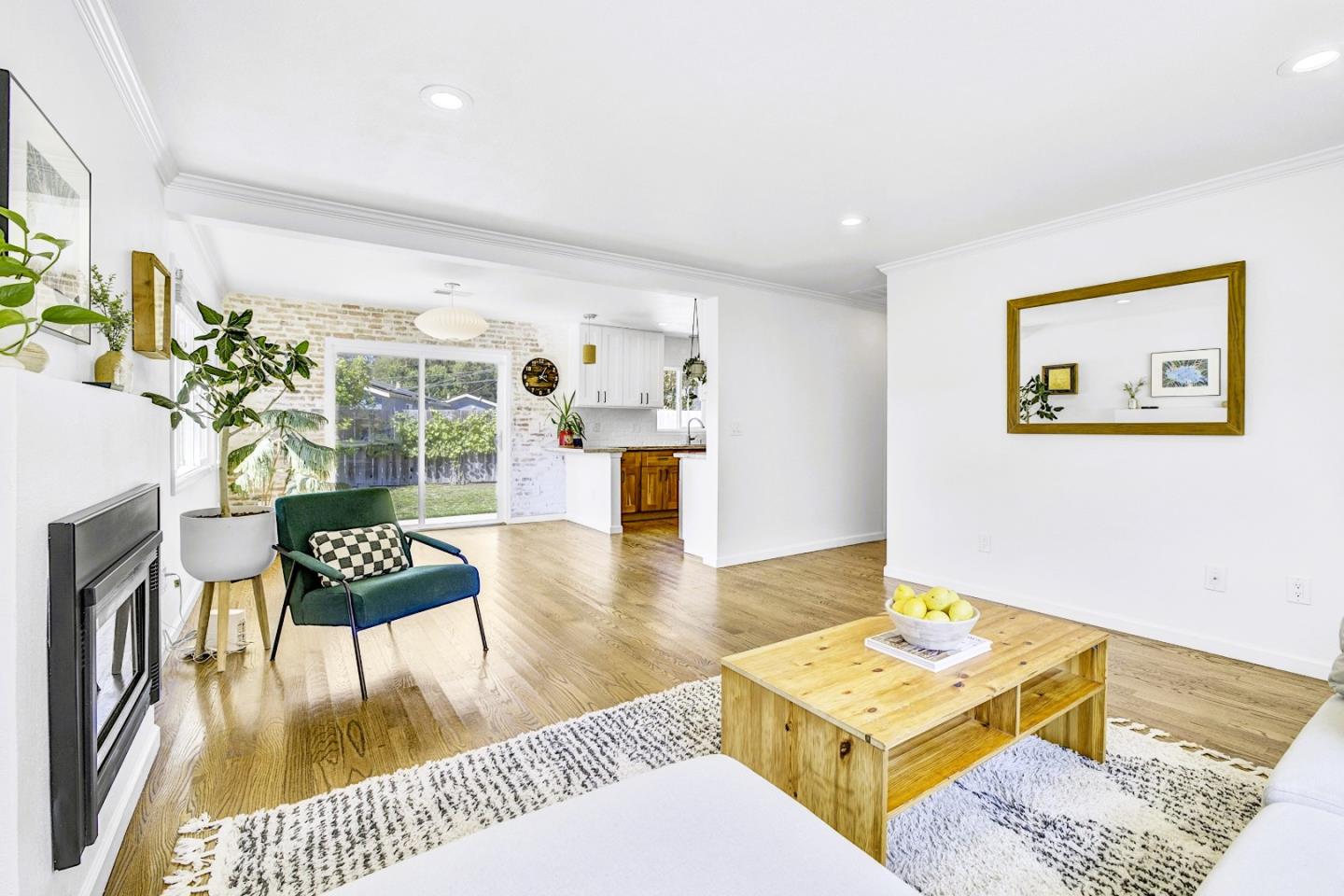 Detail Gallery Image 6 of 47 For 1043 Aragon Ct, Pacifica,  CA 94044 - 3 Beds | 2 Baths
