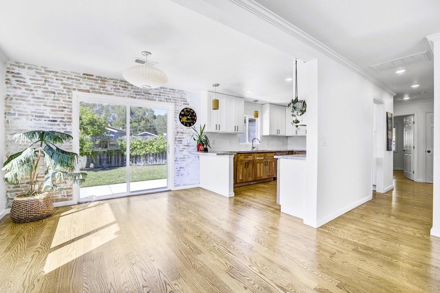 Detail Gallery Image 7 of 47 For 1043 Aragon Ct, Pacifica,  CA 94044 - 3 Beds | 2 Baths