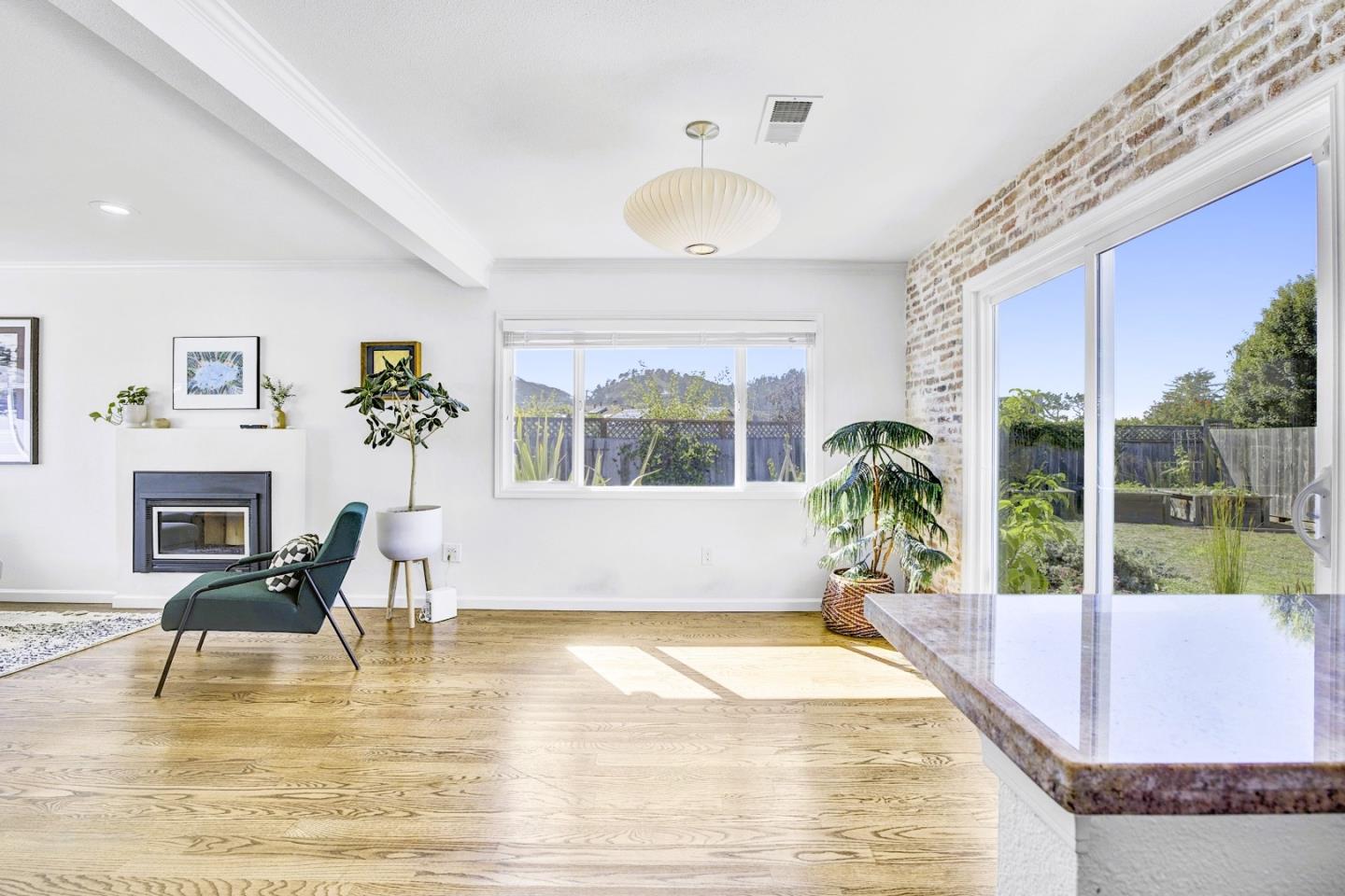 Detail Gallery Image 9 of 47 For 1043 Aragon Ct, Pacifica,  CA 94044 - 3 Beds | 2 Baths