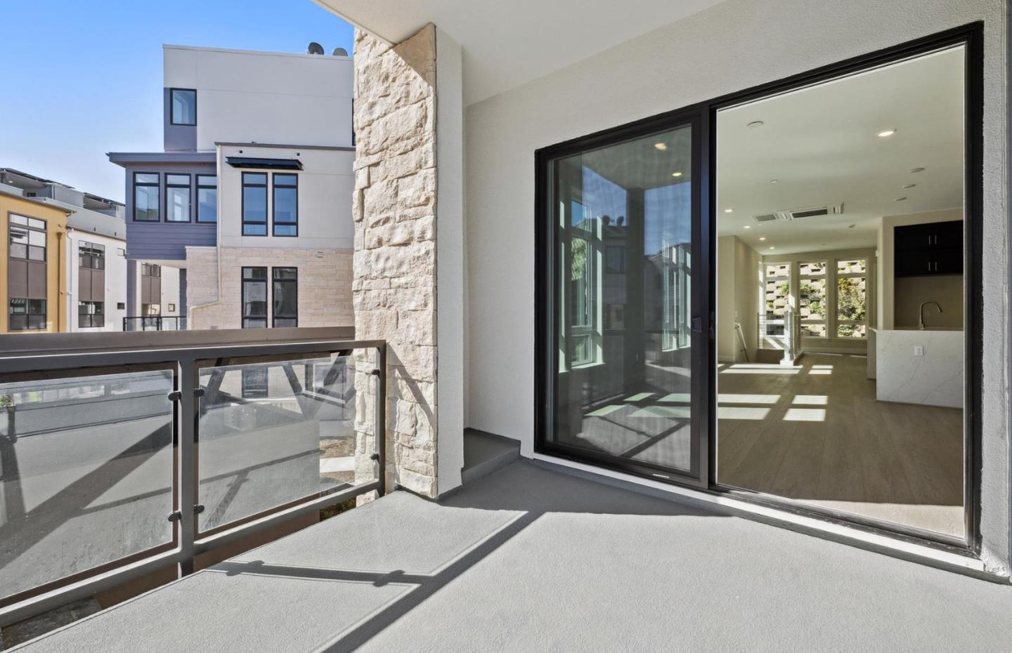 Detail Gallery Image 11 of 39 For 2425 Willow Way, San Mateo,  CA 94403 - 3 Beds | 2 Baths