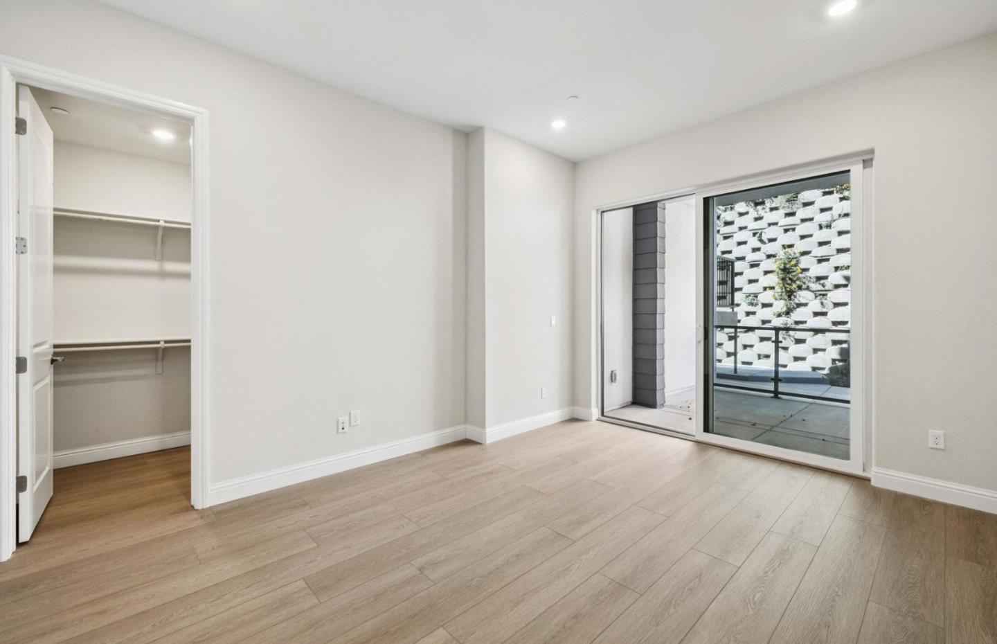 Detail Gallery Image 15 of 39 For 2425 Willow Way, San Mateo,  CA 94403 - 3 Beds | 2 Baths