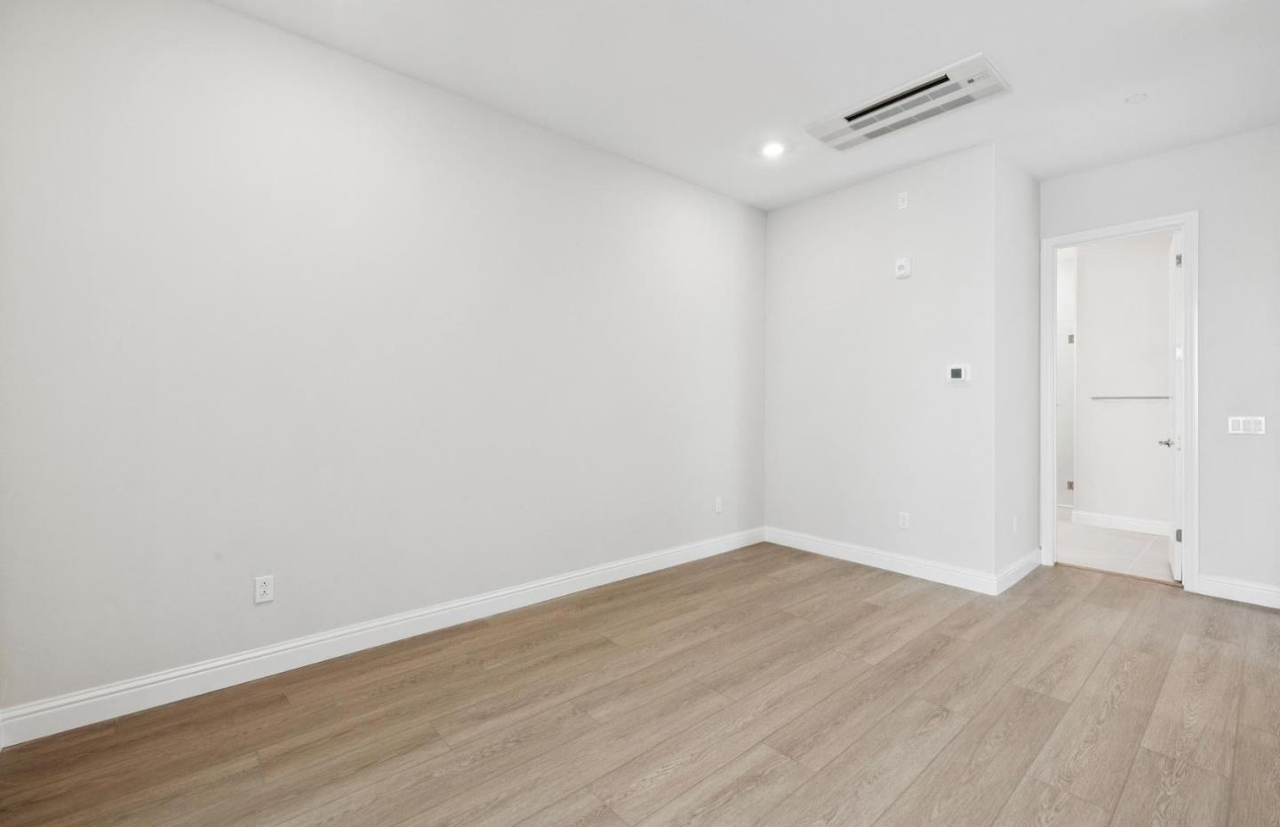 Detail Gallery Image 16 of 39 For 2425 Willow Way, San Mateo,  CA 94403 - 3 Beds | 2 Baths