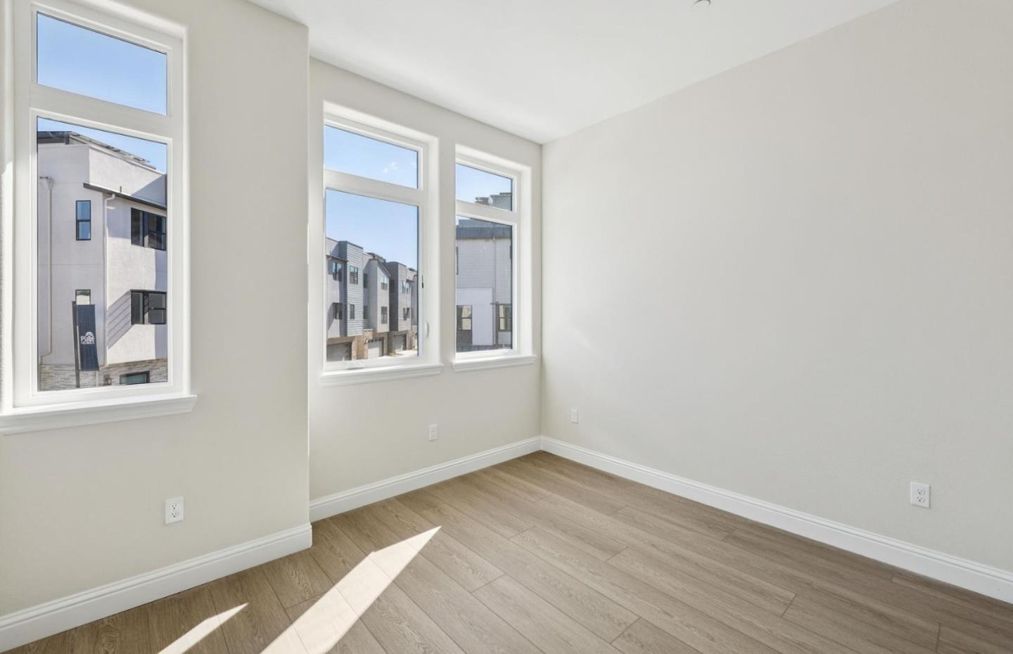 Detail Gallery Image 24 of 39 For 2425 Willow Way, San Mateo,  CA 94403 - 3 Beds | 2 Baths