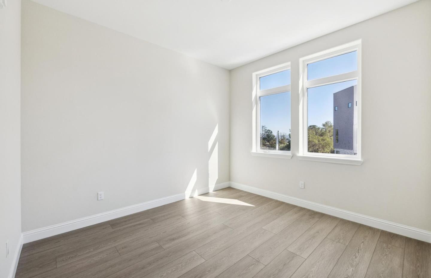 Detail Gallery Image 26 of 39 For 2425 Willow Way, San Mateo,  CA 94403 - 3 Beds | 2 Baths