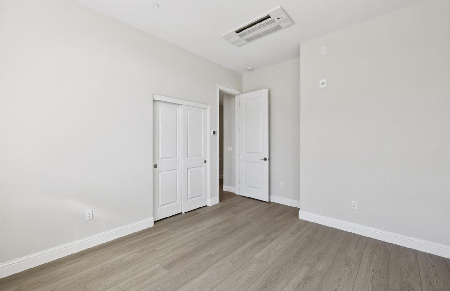 Detail Gallery Image 27 of 39 For 2425 Willow Way, San Mateo,  CA 94403 - 3 Beds | 2 Baths