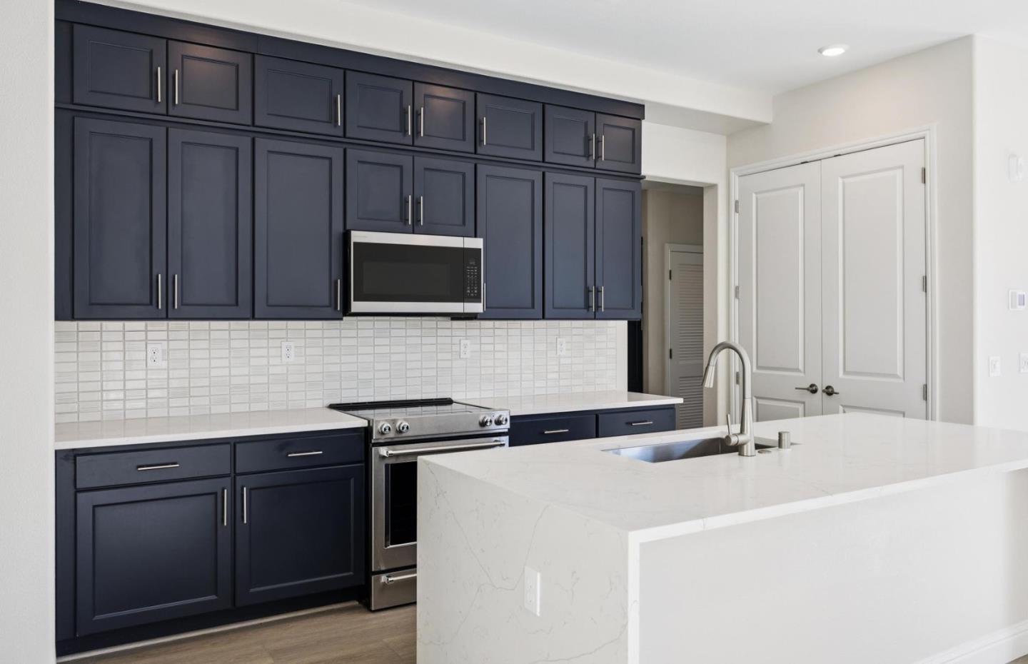 Detail Gallery Image 5 of 39 For 2425 Willow Way, San Mateo,  CA 94403 - 3 Beds | 2 Baths