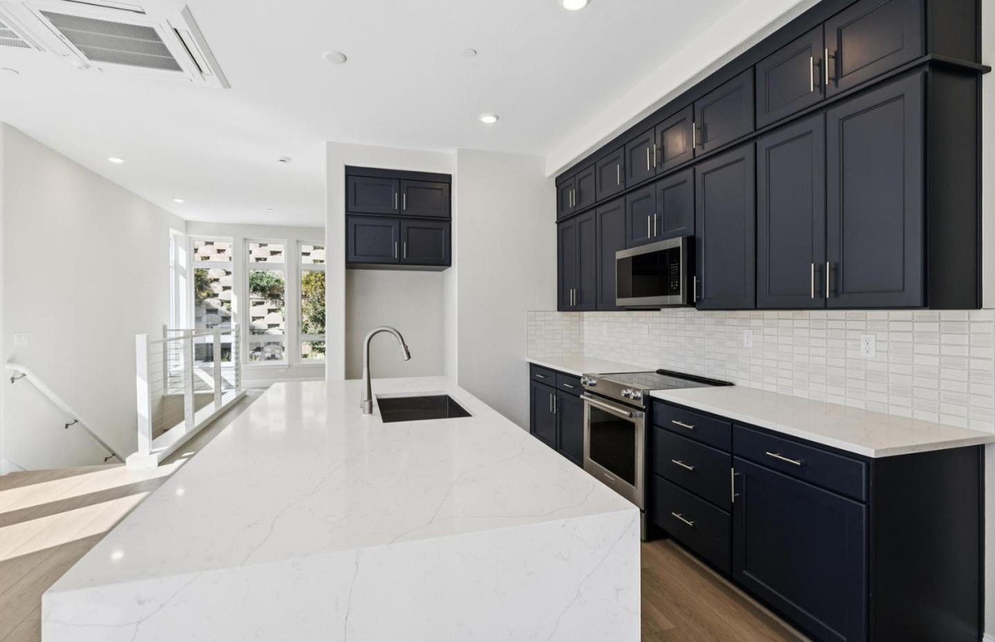 Detail Gallery Image 6 of 39 For 2425 Willow Way, San Mateo,  CA 94403 - 3 Beds | 2 Baths