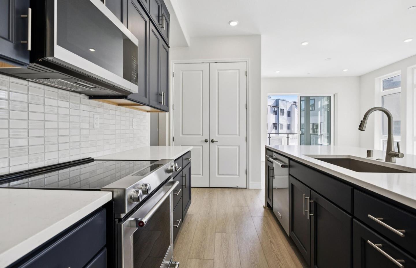 Detail Gallery Image 7 of 39 For 2425 Willow Way, San Mateo,  CA 94403 - 3 Beds | 2 Baths