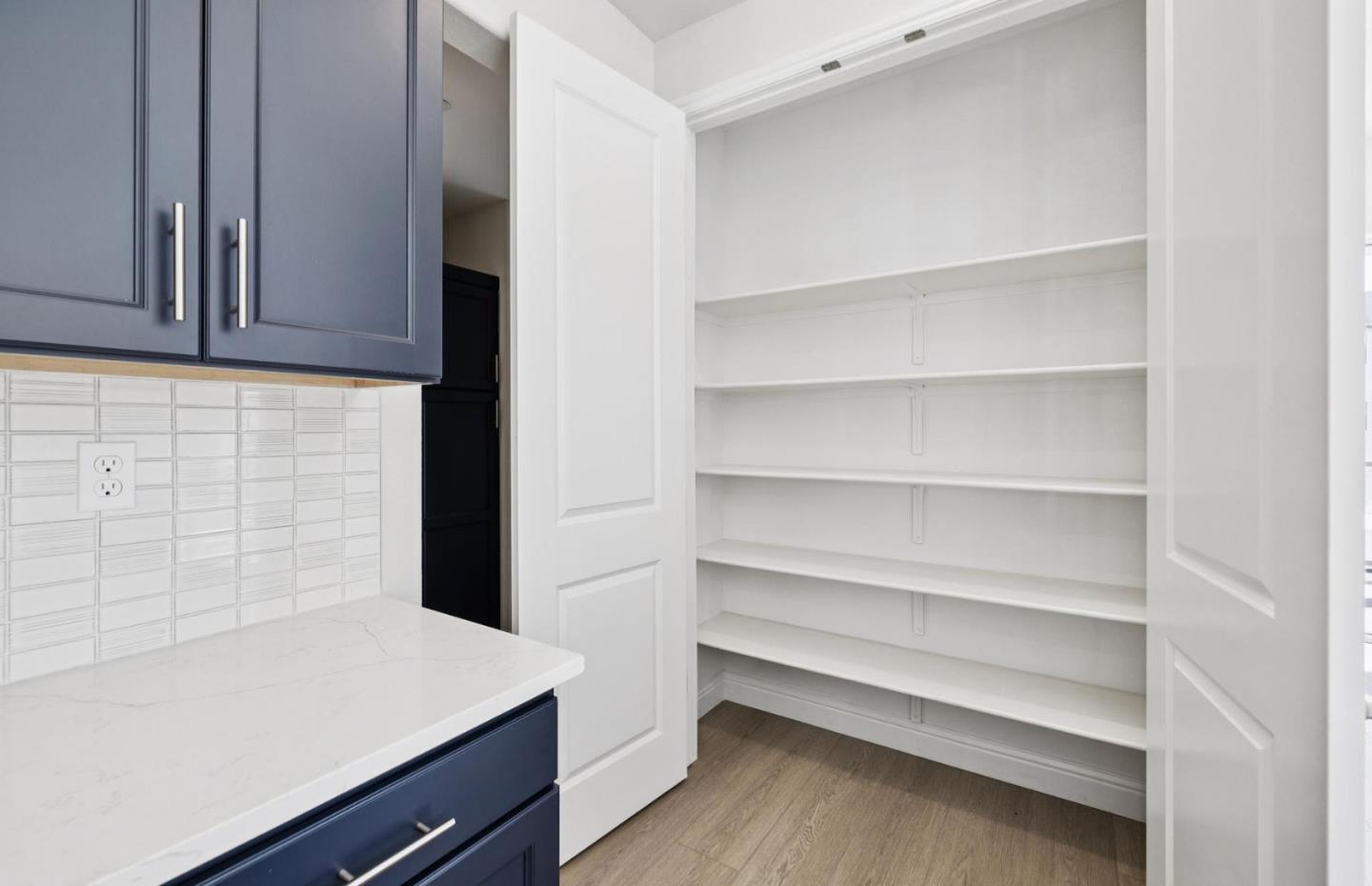 Detail Gallery Image 8 of 39 For 2425 Willow Way, San Mateo,  CA 94403 - 3 Beds | 2 Baths