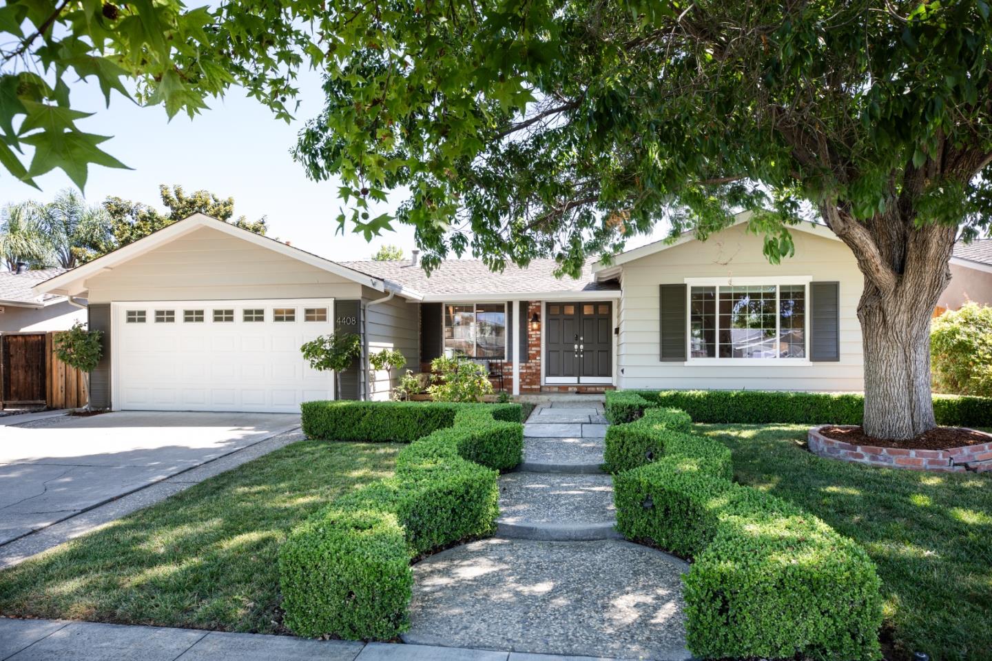 Detail Gallery Image 2 of 33 For 4408 Glenpark Dr, San Jose,  CA 95136 - 4 Beds | 2 Baths
