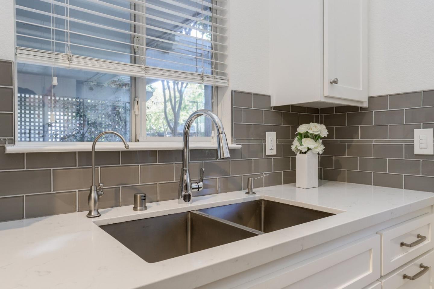 Detail Gallery Image 11 of 38 For 441 Saint Julien Way, Mountain View,  CA 94043 - 2 Beds | 2/1 Baths