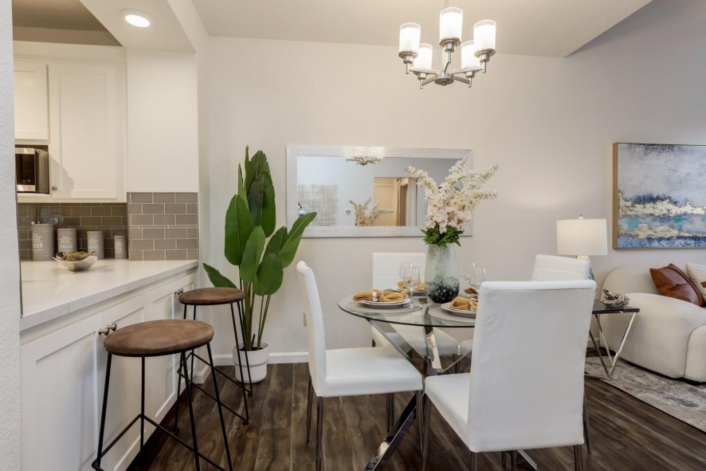 Detail Gallery Image 12 of 38 For 441 Saint Julien Way, Mountain View,  CA 94043 - 2 Beds | 2/1 Baths