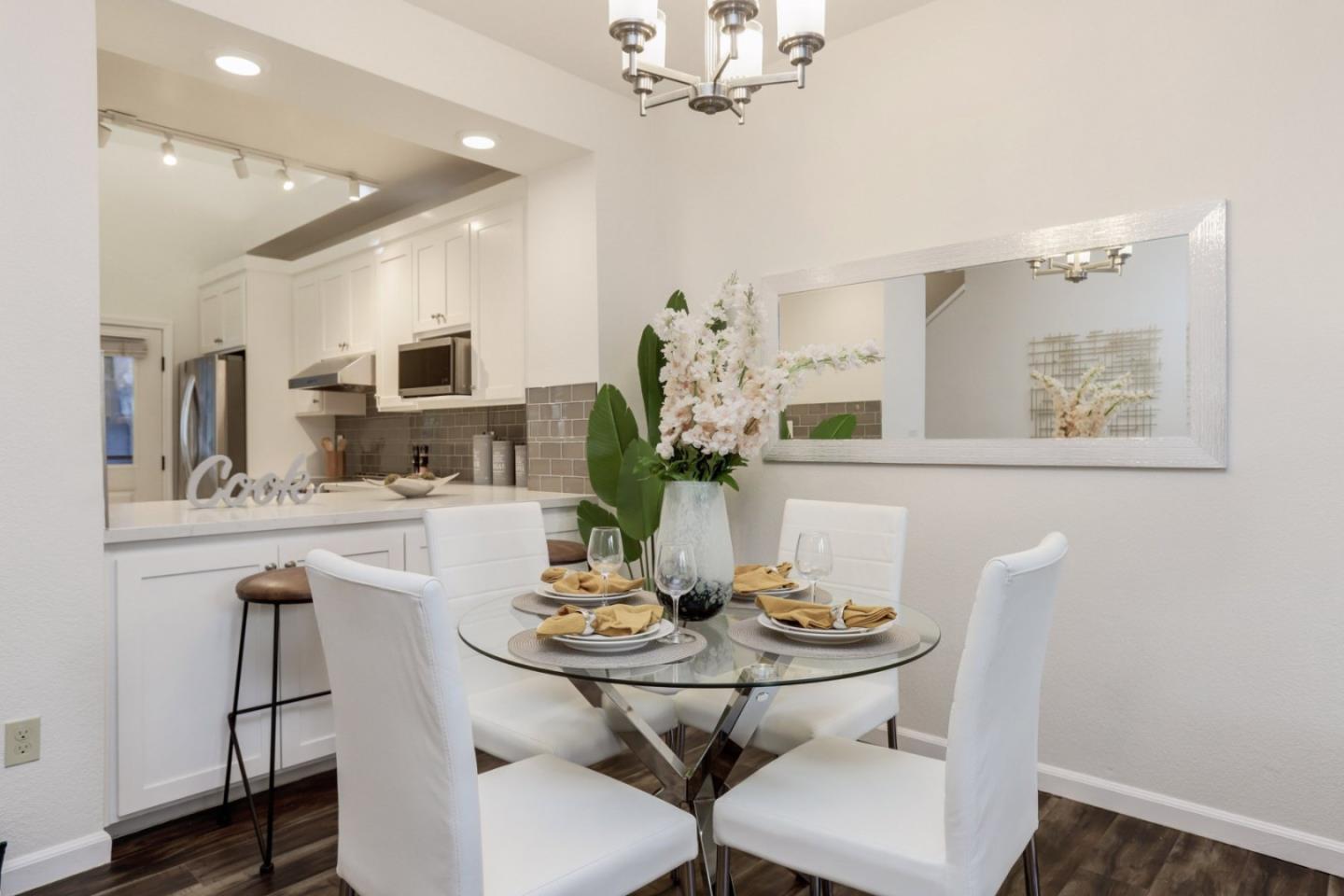 Detail Gallery Image 15 of 38 For 441 Saint Julien Way, Mountain View,  CA 94043 - 2 Beds | 2/1 Baths
