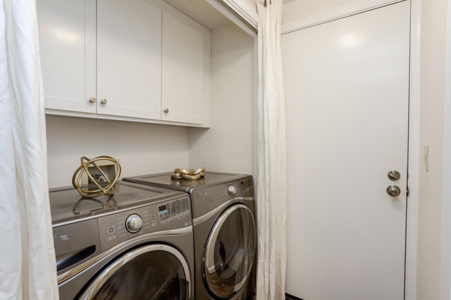 Detail Gallery Image 20 of 38 For 441 Saint Julien Way, Mountain View,  CA 94043 - 2 Beds | 2/1 Baths