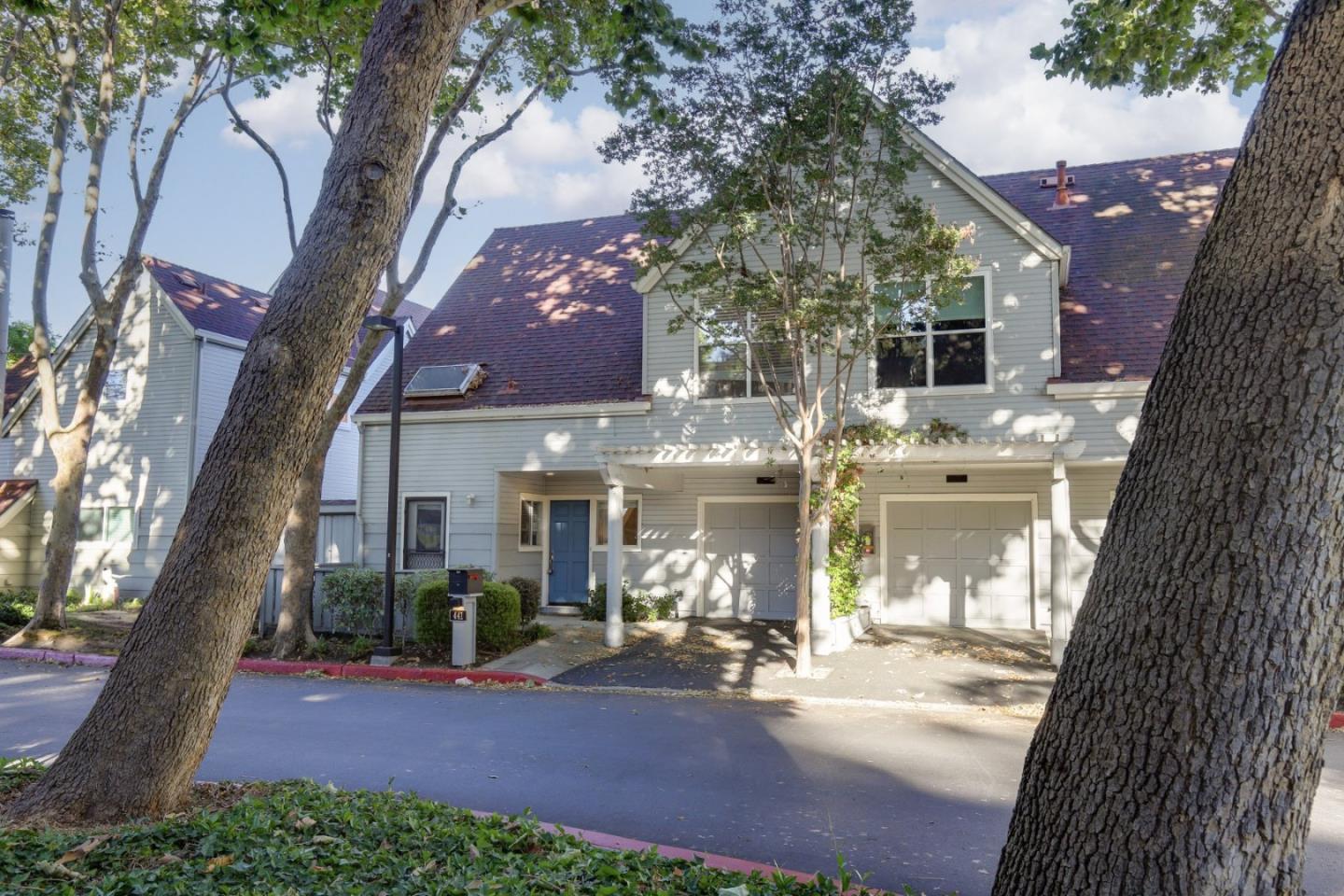 Detail Gallery Image 3 of 38 For 441 Saint Julien Way, Mountain View,  CA 94043 - 2 Beds | 2/1 Baths