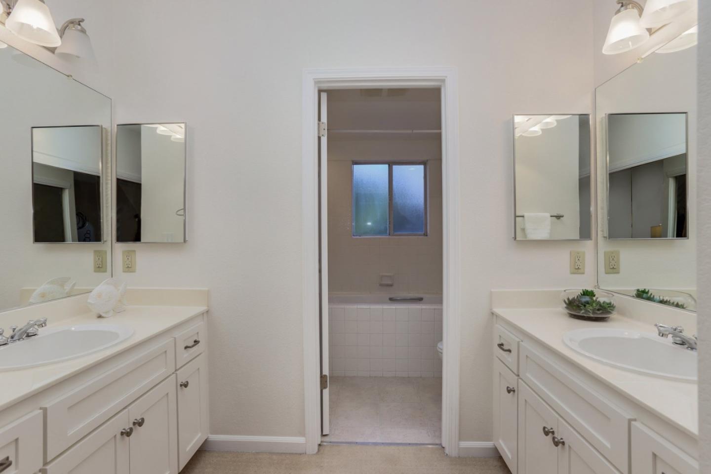 Detail Gallery Image 33 of 38 For 441 Saint Julien Way, Mountain View,  CA 94043 - 2 Beds | 2/1 Baths