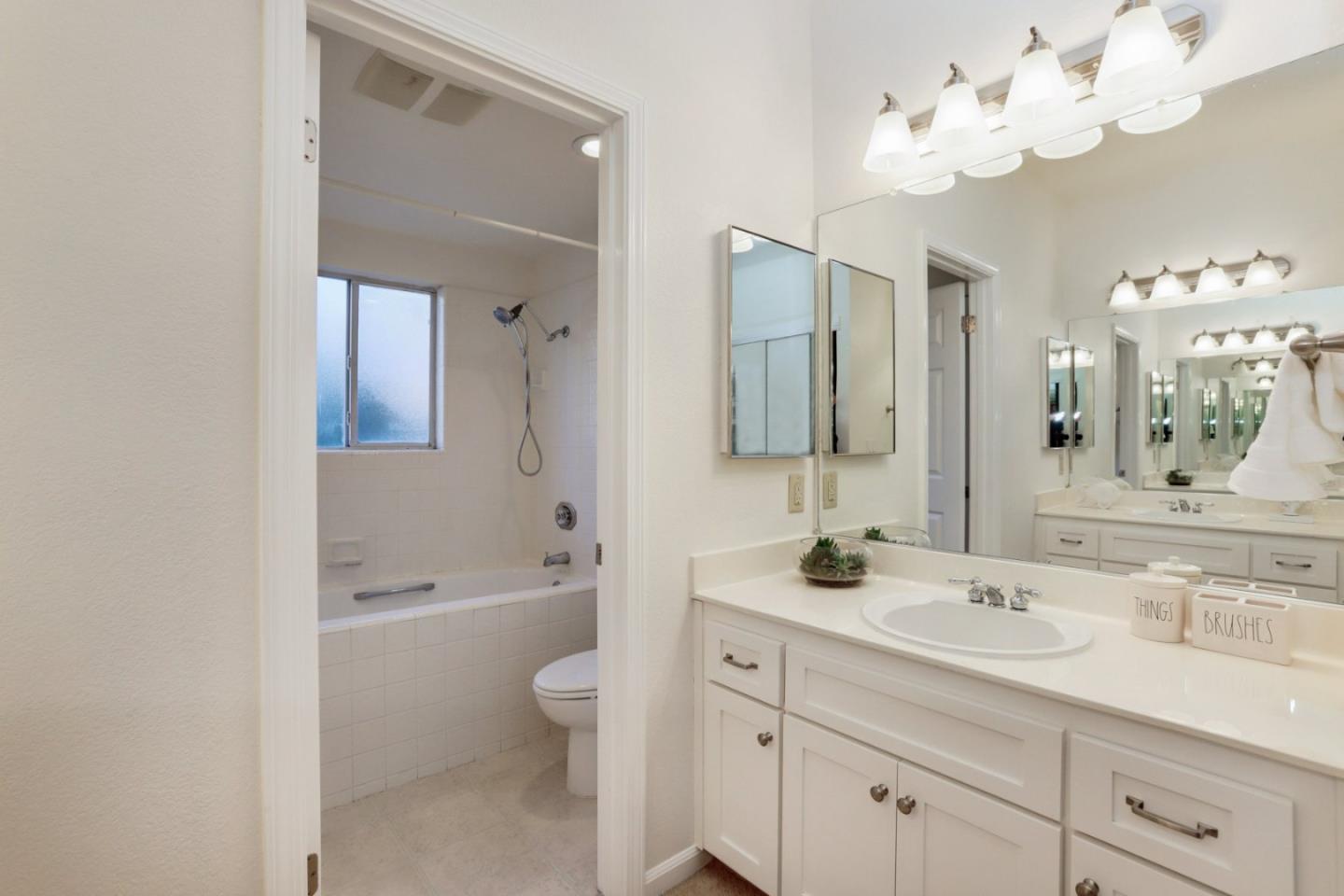 Detail Gallery Image 34 of 38 For 441 Saint Julien Way, Mountain View,  CA 94043 - 2 Beds | 2/1 Baths