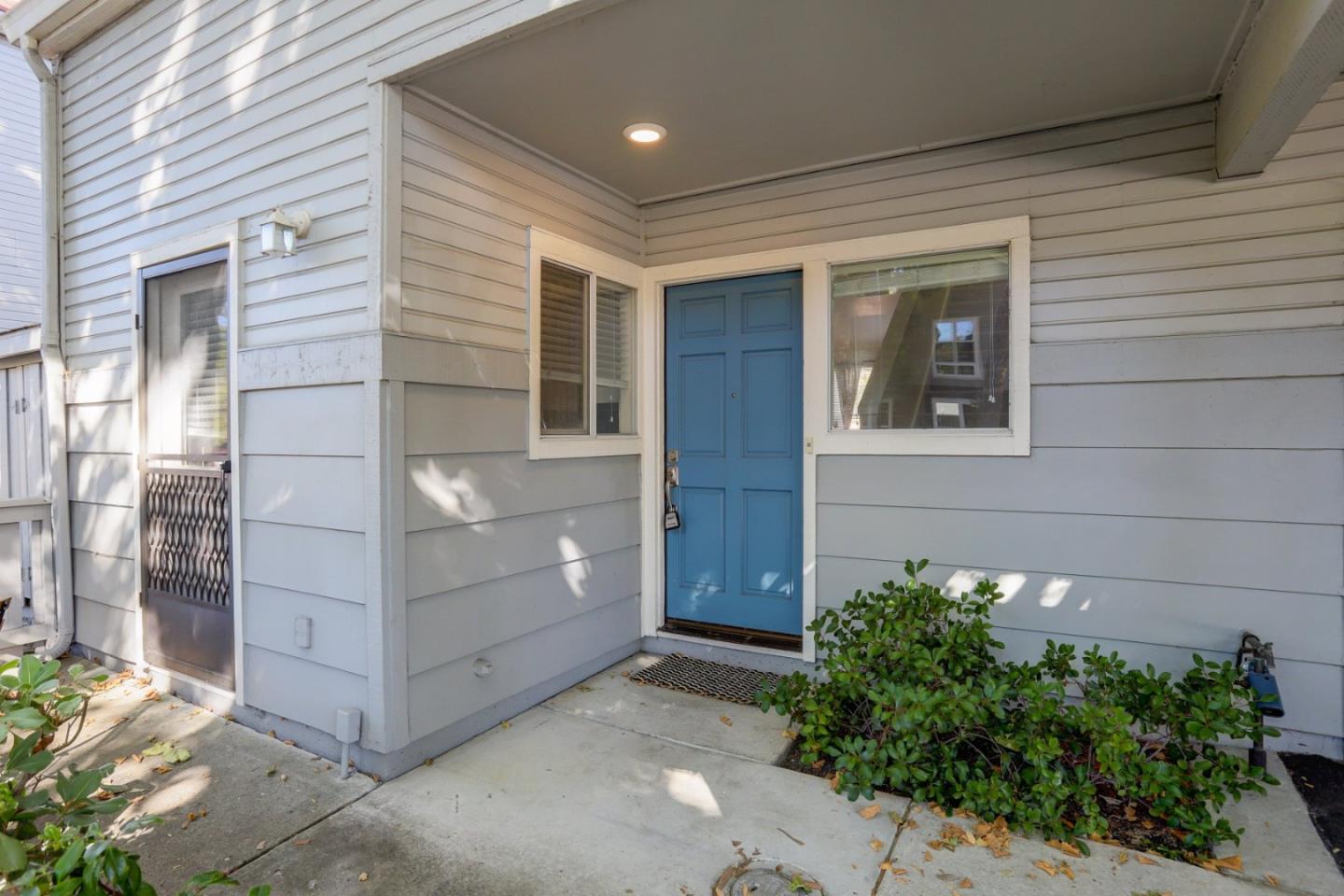 Detail Gallery Image 6 of 38 For 441 Saint Julien Way, Mountain View,  CA 94043 - 2 Beds | 2/1 Baths