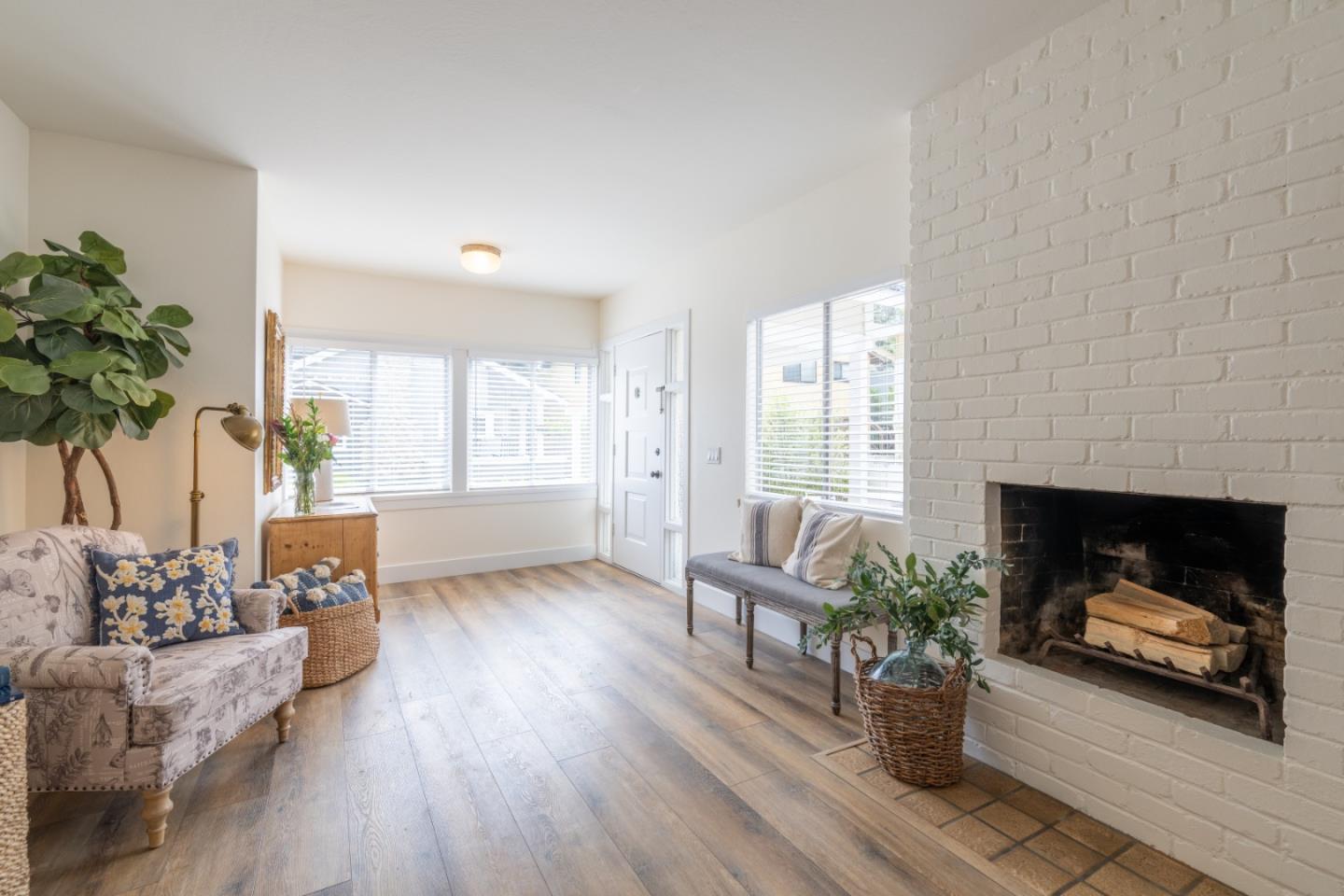 Detail Gallery Image 10 of 25 For 406 10th St, Pacific Grove,  CA 93950 - 2 Beds | 2 Baths