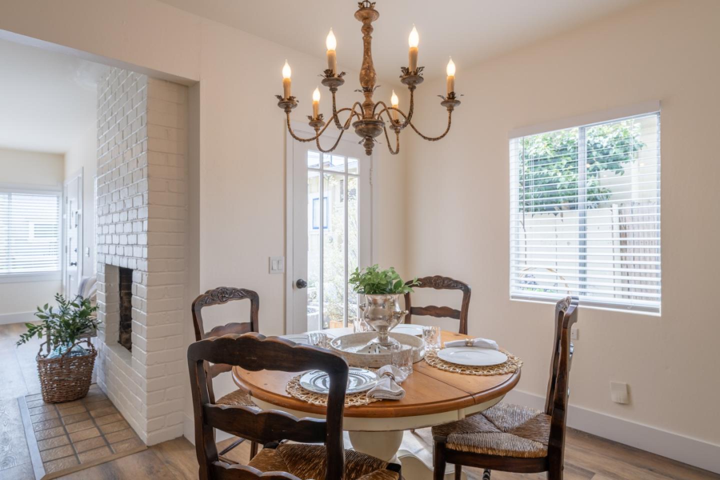 Detail Gallery Image 11 of 25 For 406 10th St, Pacific Grove,  CA 93950 - 2 Beds | 2 Baths