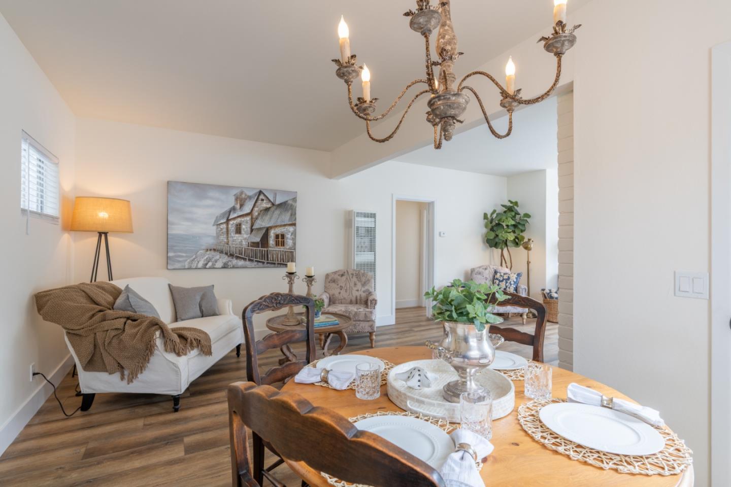 Detail Gallery Image 12 of 25 For 406 10th St, Pacific Grove,  CA 93950 - 2 Beds | 2 Baths