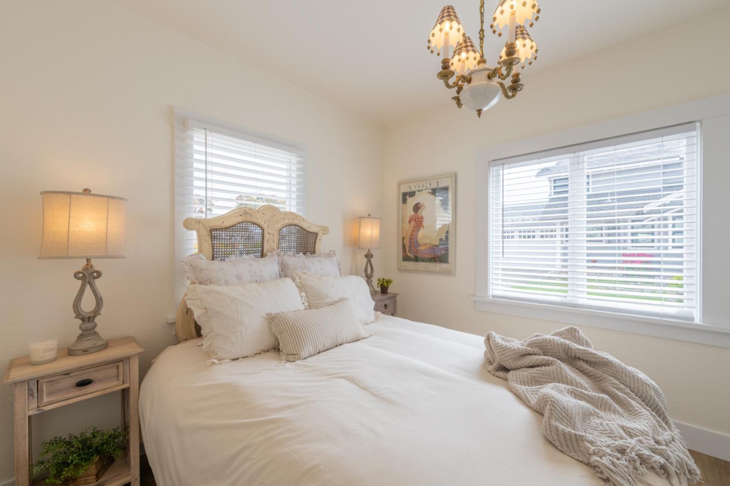 Detail Gallery Image 18 of 25 For 406 10th St, Pacific Grove,  CA 93950 - 2 Beds | 2 Baths
