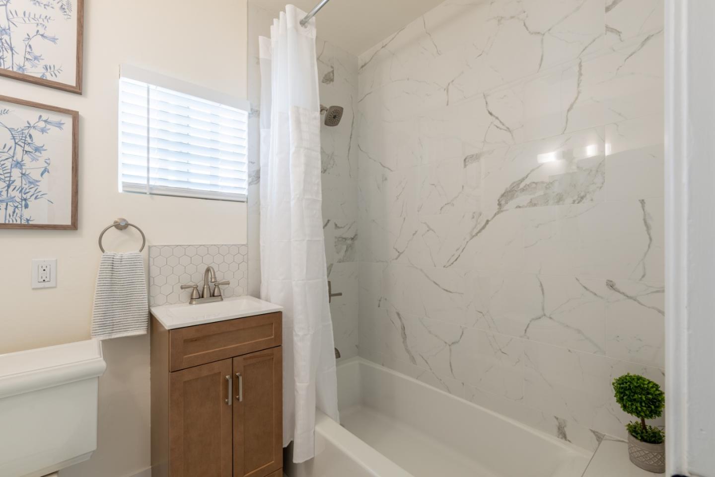 Detail Gallery Image 22 of 25 For 406 10th St, Pacific Grove,  CA 93950 - 2 Beds | 2 Baths