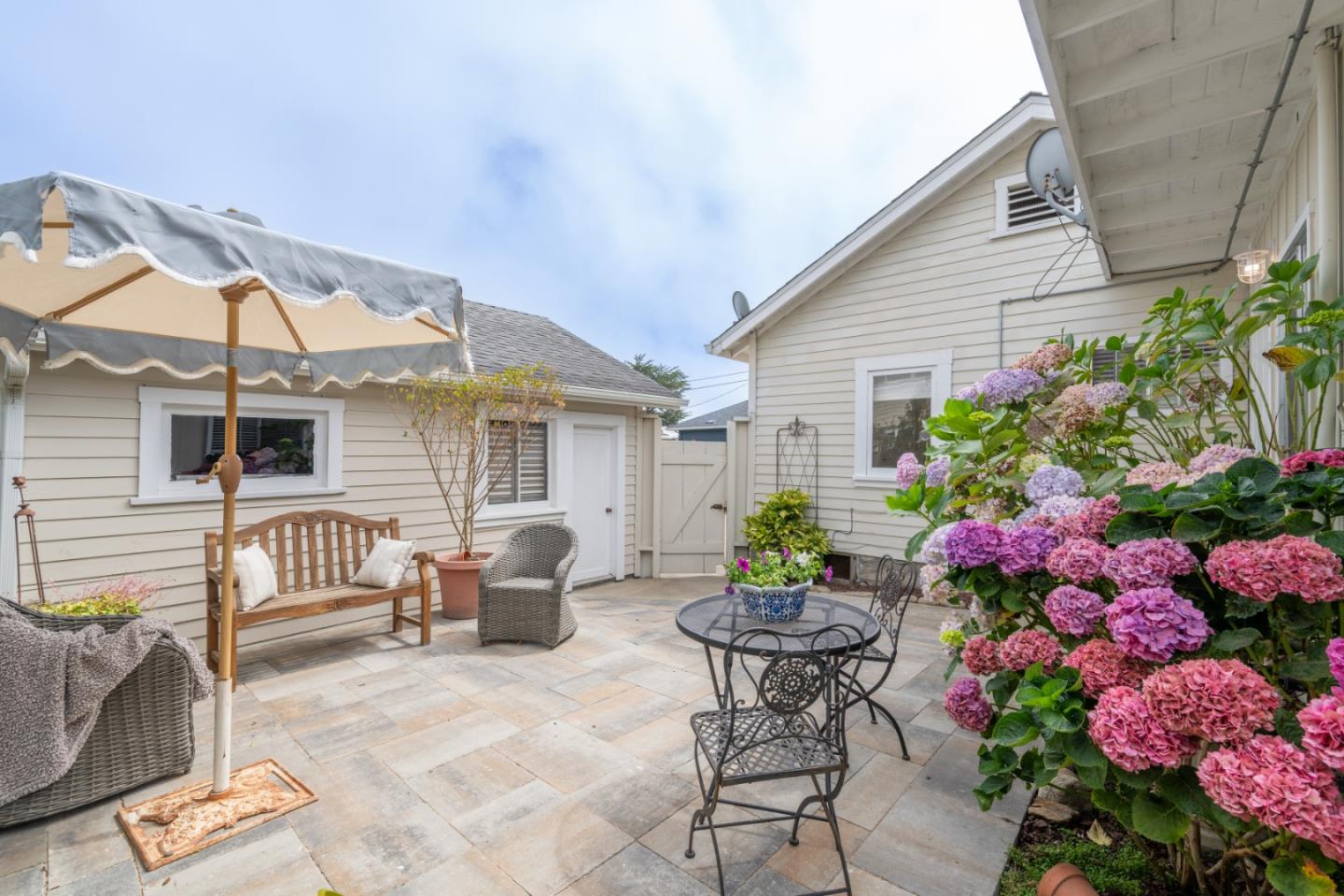 Detail Gallery Image 25 of 25 For 406 10th St, Pacific Grove,  CA 93950 - 2 Beds | 2 Baths
