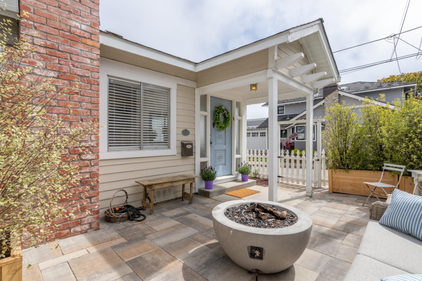 Detail Gallery Image 6 of 25 For 406 10th St, Pacific Grove,  CA 93950 - 2 Beds | 2 Baths