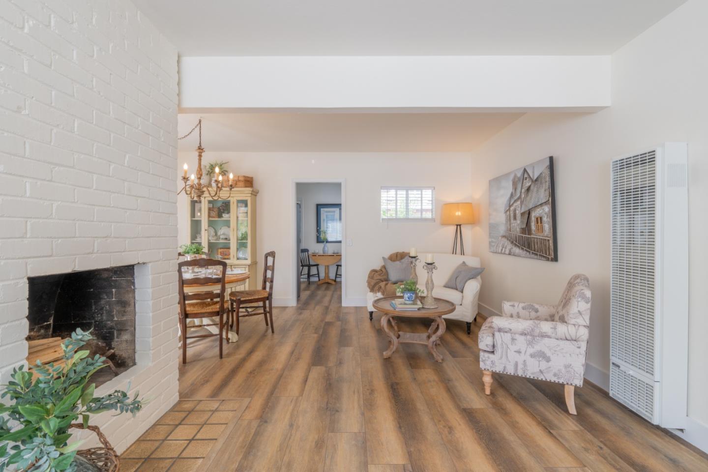 Detail Gallery Image 8 of 25 For 406 10th St, Pacific Grove,  CA 93950 - 2 Beds | 2 Baths