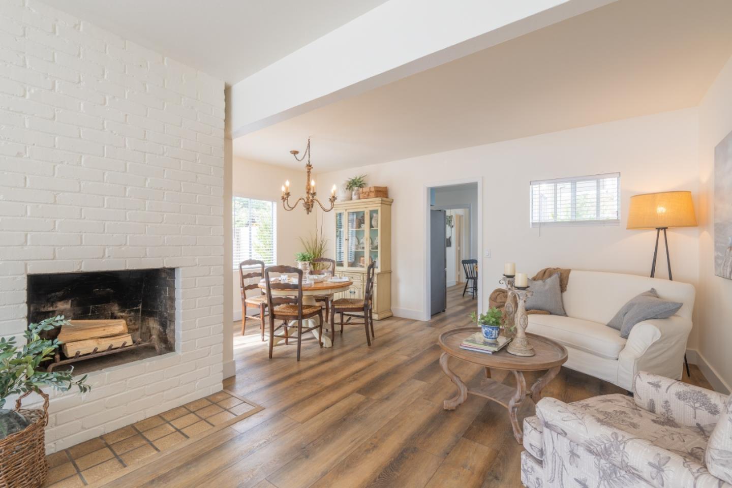 Detail Gallery Image 9 of 25 For 406 10th St, Pacific Grove,  CA 93950 - 2 Beds | 2 Baths