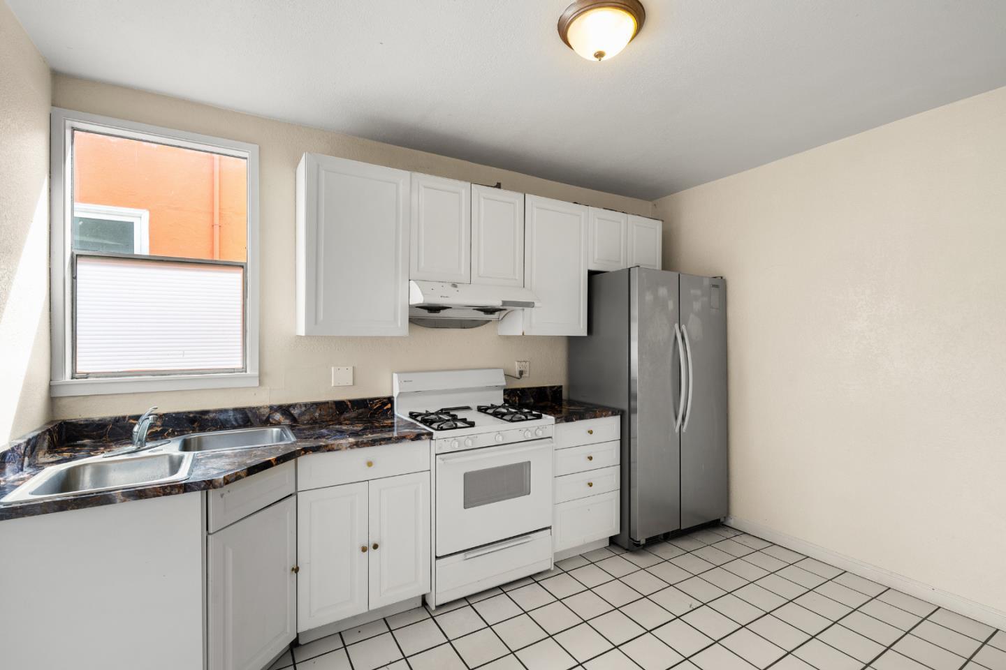 Detail Gallery Image 11 of 45 For 187 Lee Ave, San Francisco,  CA 94112 - 6 Beds | 3 Baths