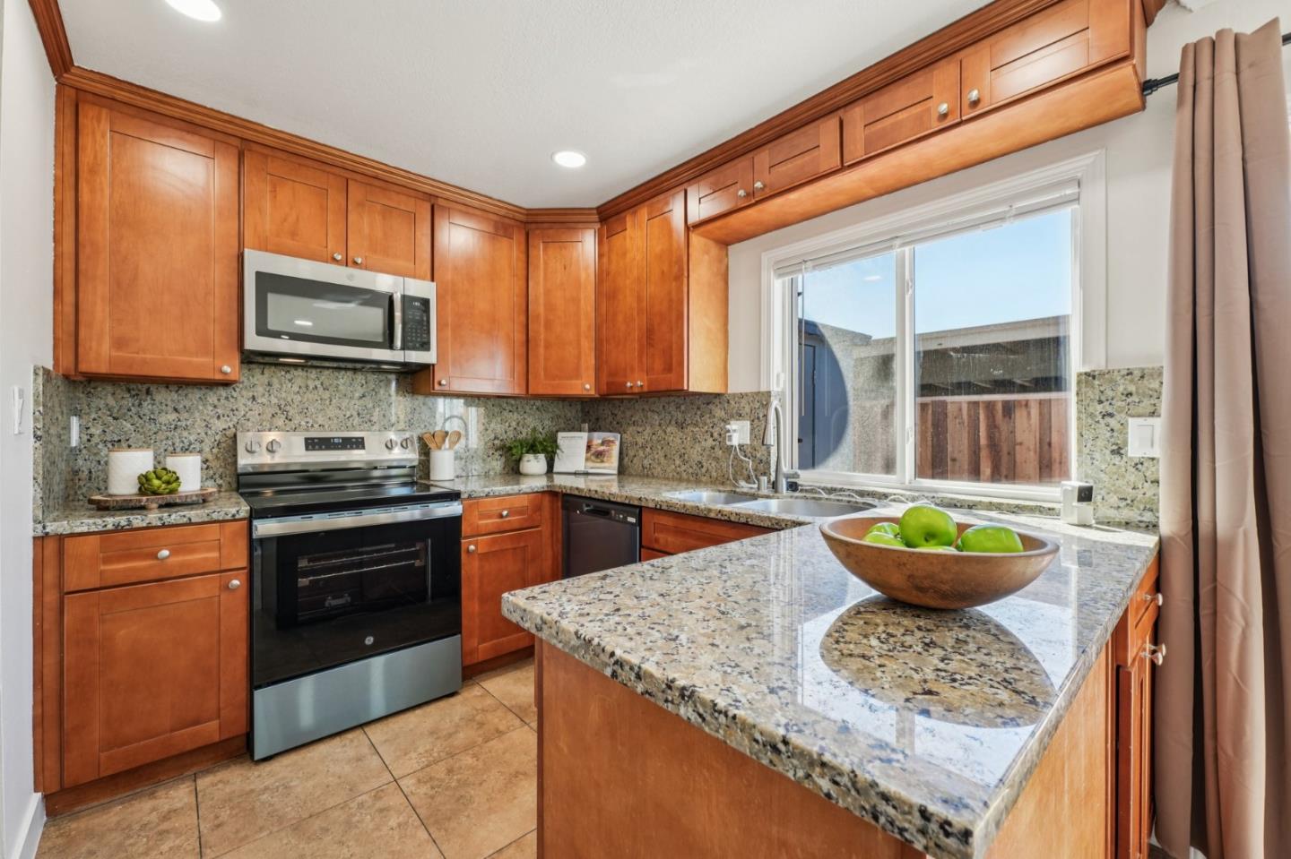 Detail Gallery Image 13 of 30 For 405 Don Carlos Ct, San Jose,  CA 95123 - 3 Beds | 1/1 Baths