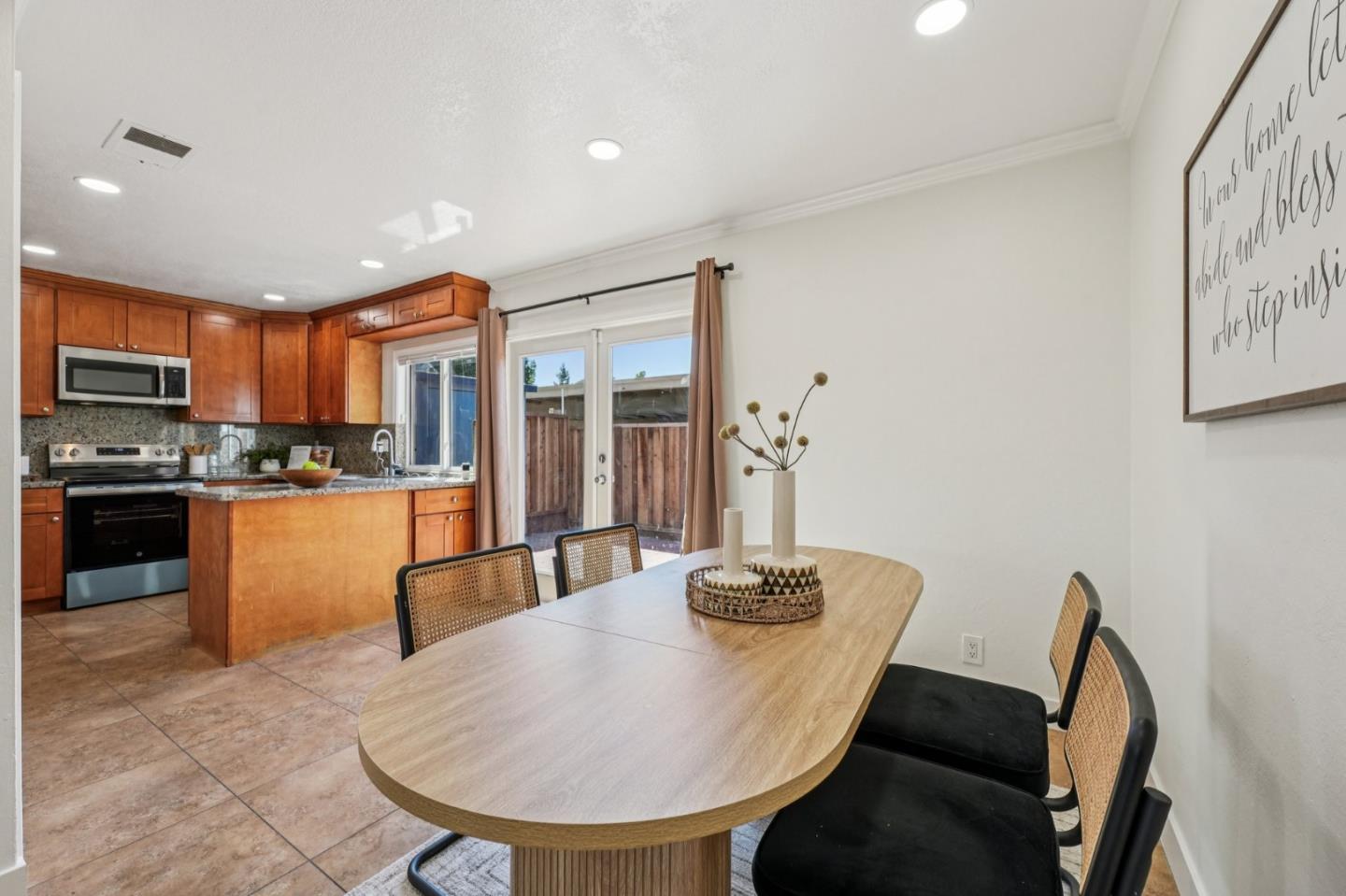 Detail Gallery Image 9 of 30 For 405 Don Carlos Ct, San Jose,  CA 95123 - 3 Beds | 1/1 Baths