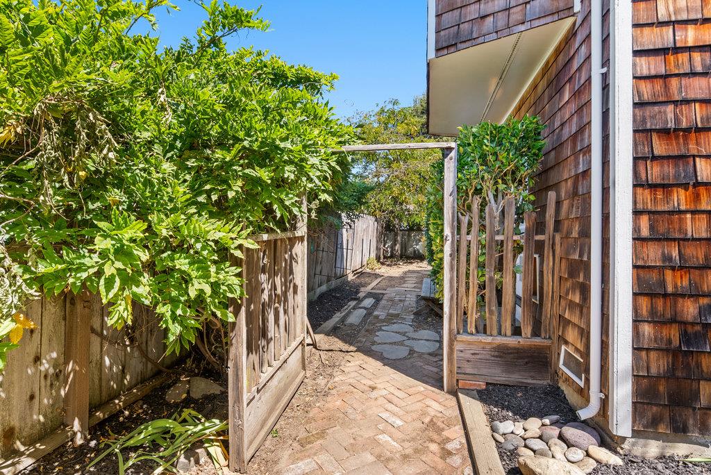 Detail Gallery Image 21 of 36 For 516 Gertrude Ave, Aptos,  CA 95003 - 3 Beds | 2 Baths