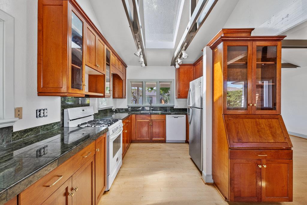Detail Gallery Image 9 of 36 For 516 Gertrude Ave, Aptos,  CA 95003 - 3 Beds | 2 Baths