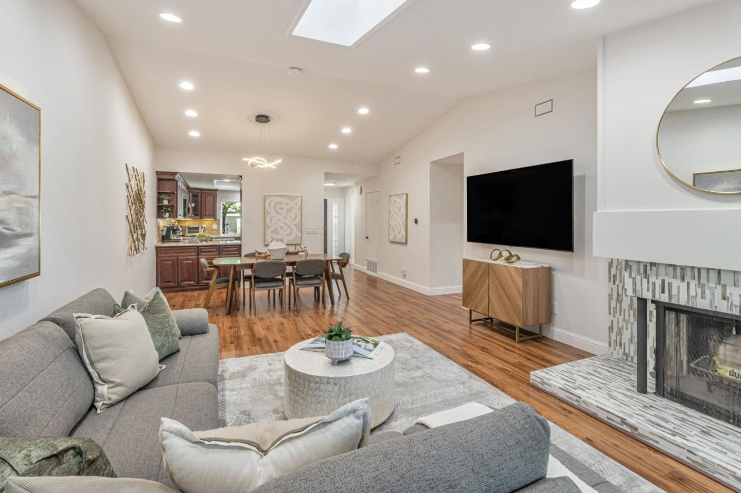 Detail Gallery Image 4 of 32 For 1108 Holly Oak Cir, San Jose,  CA 95120 - 2 Beds | 2 Baths