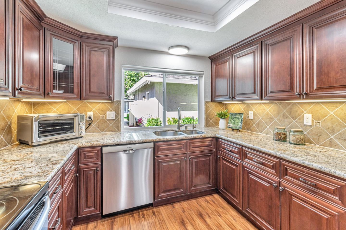 Detail Gallery Image 6 of 32 For 1108 Holly Oak Cir, San Jose,  CA 95120 - 2 Beds | 2 Baths