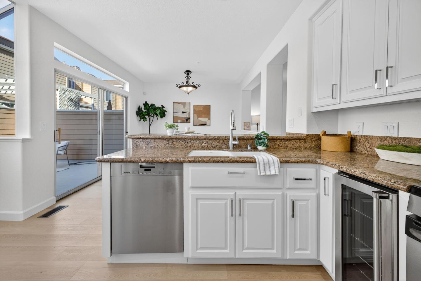 Detail Gallery Image 12 of 63 For 1168 La Rochelle Ter #B,  Sunnyvale,  CA 94089 - 3 Beds | 2/1 Baths