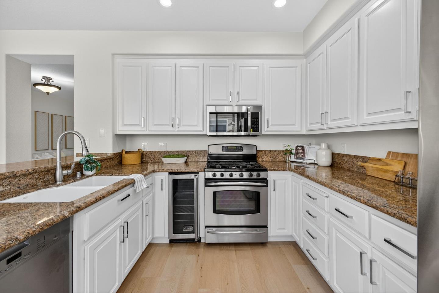 Detail Gallery Image 13 of 63 For 1168 La Rochelle Ter #B,  Sunnyvale,  CA 94089 - 3 Beds | 2/1 Baths