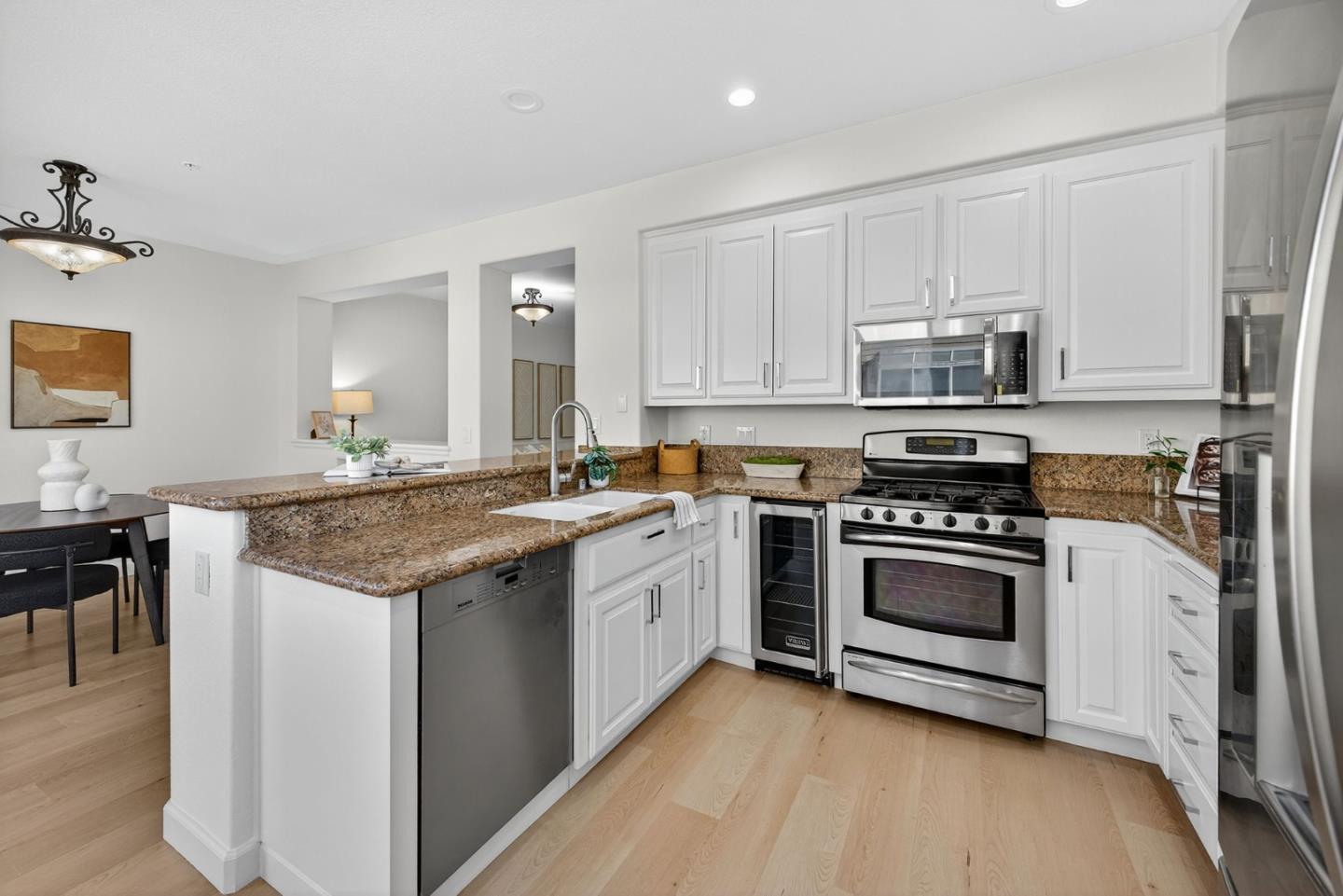 Detail Gallery Image 14 of 63 For 1168 La Rochelle Ter #B,  Sunnyvale,  CA 94089 - 3 Beds | 2/1 Baths