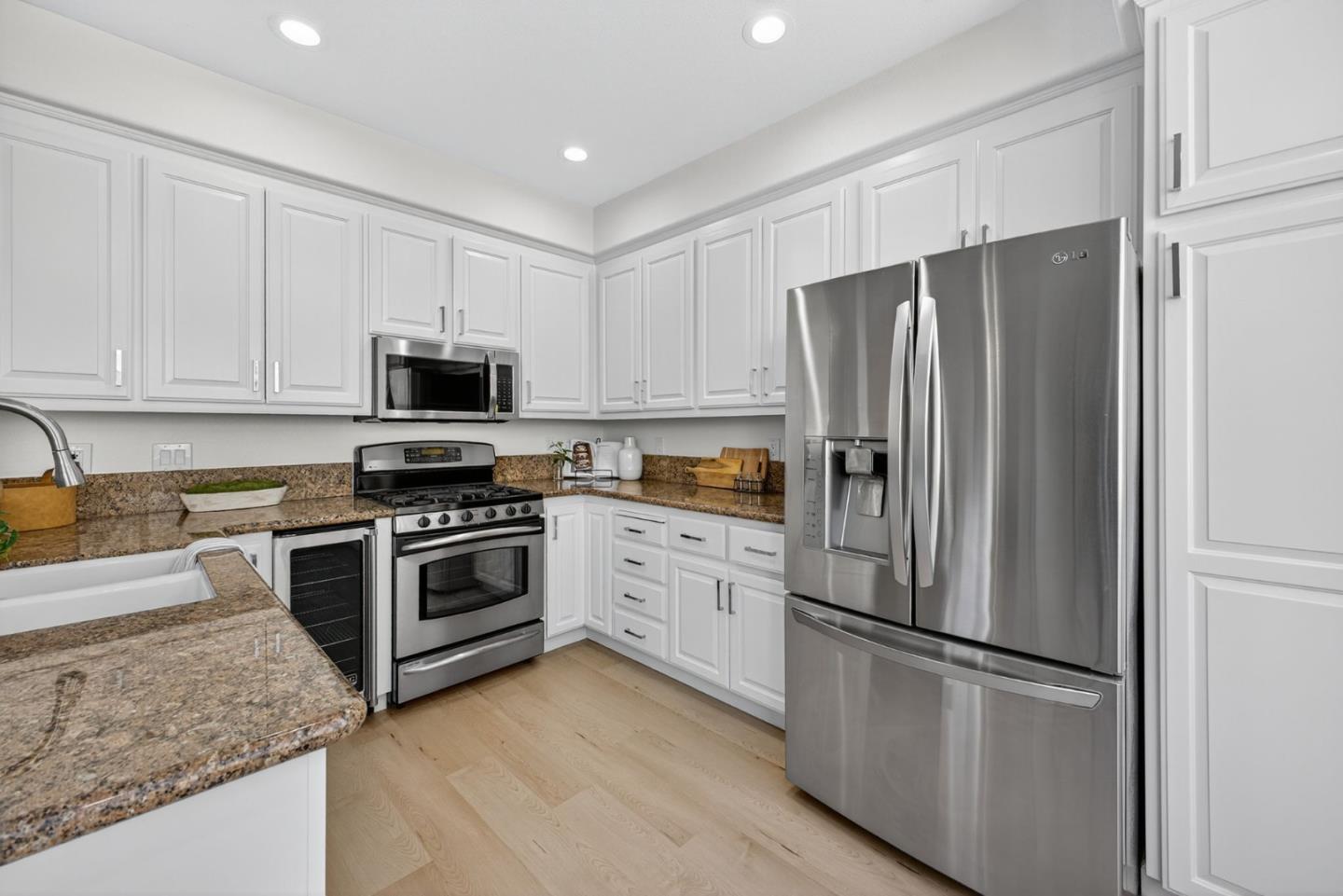 Detail Gallery Image 15 of 63 For 1168 La Rochelle Ter #B,  Sunnyvale,  CA 94089 - 3 Beds | 2/1 Baths