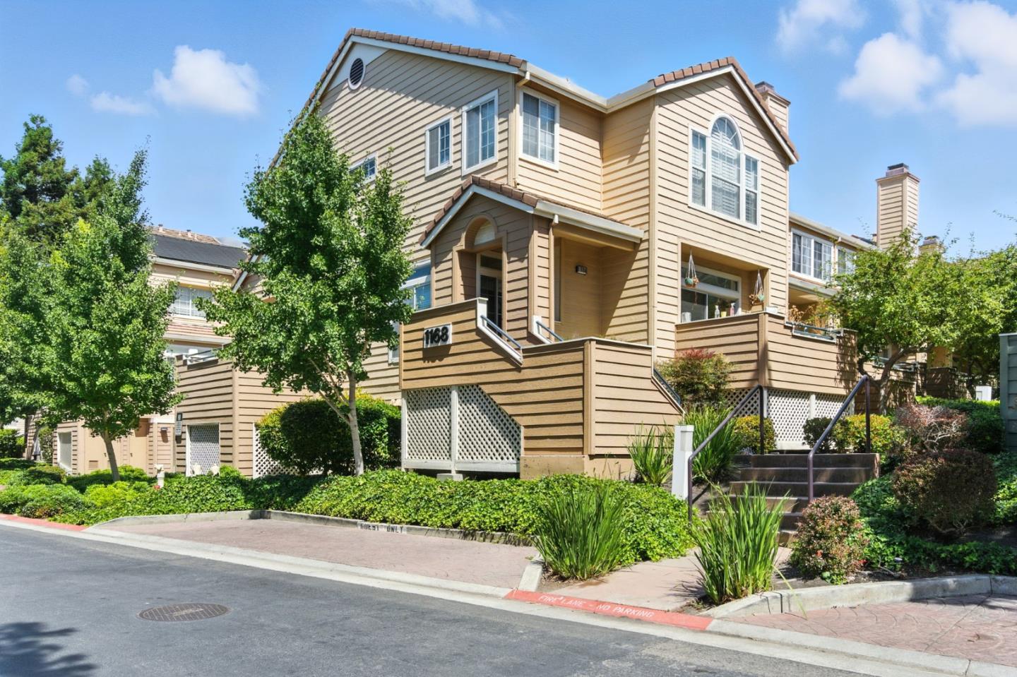 Detail Gallery Image 2 of 63 For 1168 La Rochelle Ter #B,  Sunnyvale,  CA 94089 - 3 Beds | 2/1 Baths