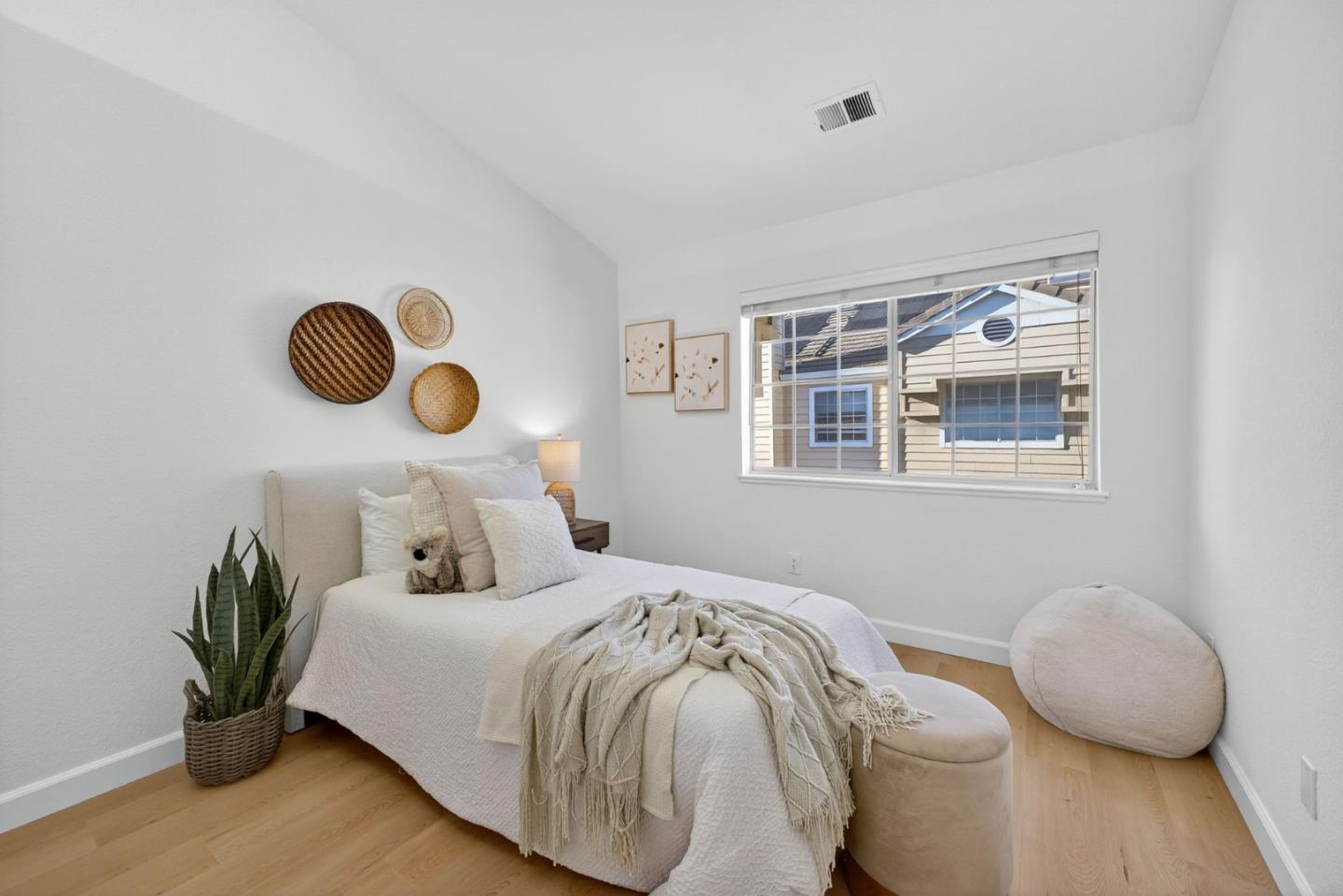 Detail Gallery Image 32 of 63 For 1168 La Rochelle Ter #B,  Sunnyvale,  CA 94089 - 3 Beds | 2/1 Baths