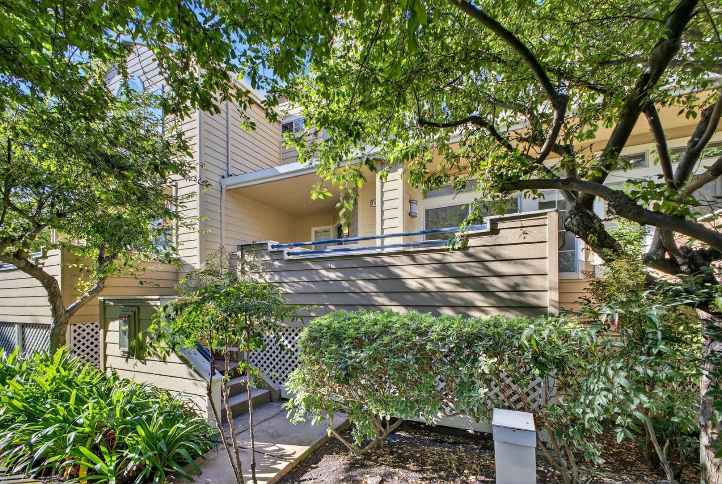 Detail Gallery Image 4 of 63 For 1168 La Rochelle Ter #B,  Sunnyvale,  CA 94089 - 3 Beds | 2/1 Baths
