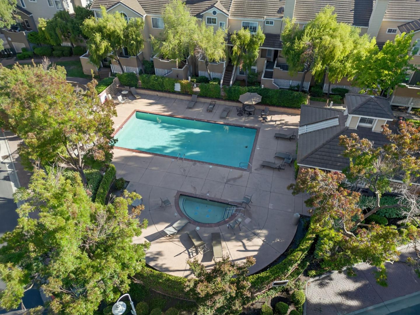 Detail Gallery Image 52 of 63 For 1168 La Rochelle Ter #B,  Sunnyvale,  CA 94089 - 3 Beds | 2/1 Baths